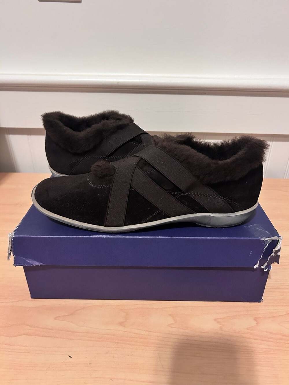 Stuart Weitzman Stomp Cola Sport Suede Fur Lined Slip-On Shoes Size 7